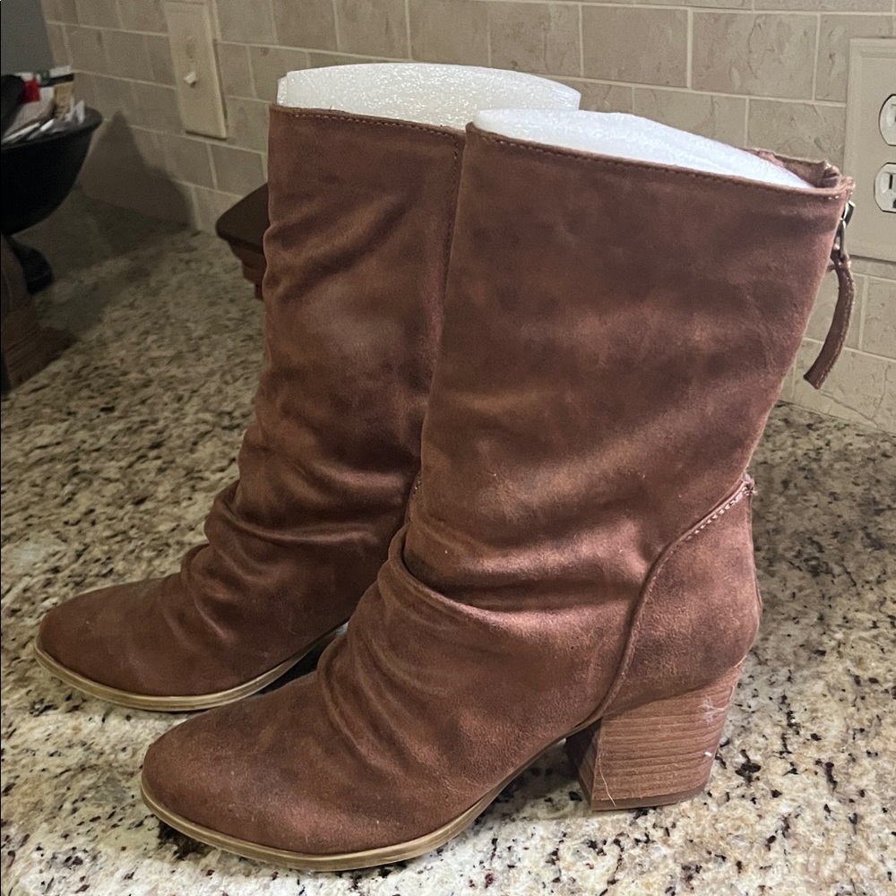 Very G Tan Heeled Boots Sz 8.5 NEW (No Box)